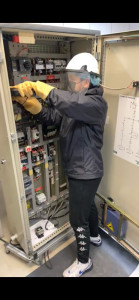 Photo de galerie - Intervention sur armoire électrique industriel