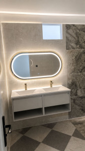 Photo de galerie - Montage meuble salle de bain double vasque avec miroir. 