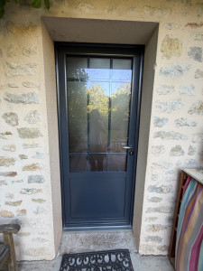 Photo de galerie - Pose d’une porte entrée en dépose total sur fond de feuillure ! 