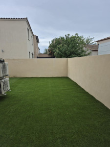 Photo de galerie - Installation d'une fausse pelouse