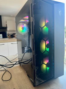 Photo de galerie - Voici un projet de PC Gamer sur mesure pour un client, monté avec soin par moi-même.