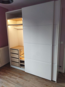 Photo de galerie - Armoire Ikea avec éclairage led