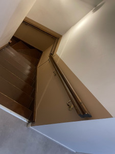Photo de galerie - Sous bassement cage d’escalier 