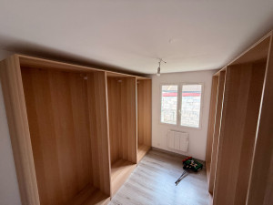 Photo de galerie - Montage dressings IKEA en cours