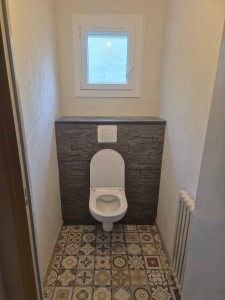 Photo de galerie - Pose d’un WC suspendu avec faïence 