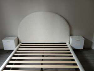 Photo de galerie - Lit 2 place et table de nuit 