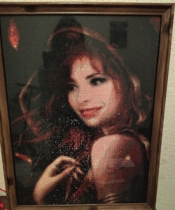 Photo de galerie - Broderie diamant de Mylène Farmer 