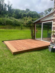 Photo de galerie - Terrassement, Fabrication et pose d’une terrasse en Pin 
