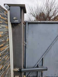Photo de galerie - Remplacement d'une motorisation sur portail battant 