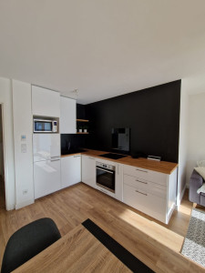 Photo de galerie - Montage de cuisine, pose de parquet et peinture des murs