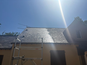 Photo de galerie - Nettoyage toiture ardoise 
