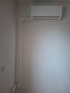 Photo de galerie - Installation d'un bisplit dos a dos de marque Bosch avec fixation goulotte 