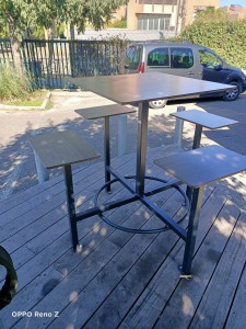 Photo de galerie - Table extérieur ou intérieur sur mesure en acier galvanisé et repeint 