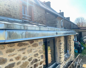 Photo de galerie - Réalisation d’une rénovation de toiture en zinc formidable chantier incroyable que de faire valoir notre savoir-faire