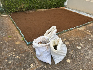 Photo de galerie - Bêchage du terrain pour une bonne préparation de la terre et enlever les mauvaises herbes