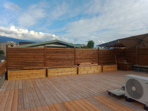 Photo de galerie - Terrasse en bois sur un toit 