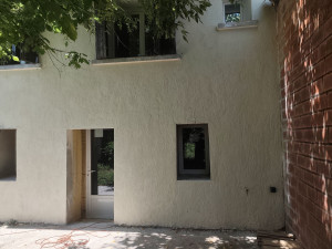 Photo de galerie - Rénovation de la façade avec crépi au rouleau