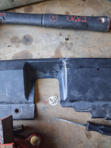 Photo de galerie - Résoudre plastique  avec agrafe  spécialement conçu pour resoudaie  avec pistolet a agrafe  pour éviter de racheter  des éléments  de carrosserie  en plastique  