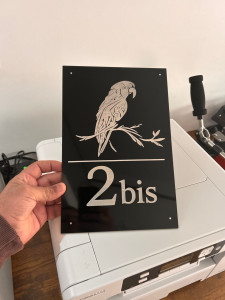 Photo de galerie - Réalisation d’une plaque pour numéro de maison 