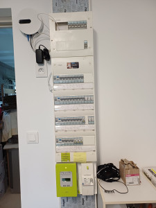 Photo de galerie - Tableau neuf avec tableau de com