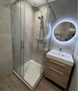 Photo de galerie - Douche et meuble salle de bain 