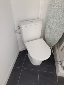 Photo de galerie - Pose de wc - arrivé d'eau incrustée 
