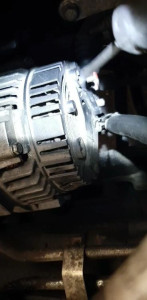 Photo de galerie - Changement alternateur moteur 6 cylindre en ligne BMW 525 tds