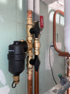 Photo de galerie - Installation filtre magnétique (pot à boue ) et vanne d isolement  