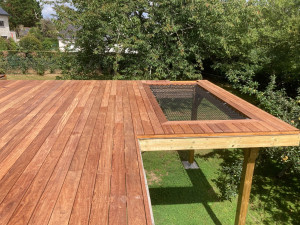 Photo de galerie - Terrasse en cumaru avant pose des gardes corps
Réalisée sous Sign et Bois Construction
