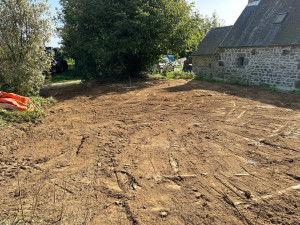 Photo de galerie - Enlèvement de tas de terre plus remise à niveau du terrain 