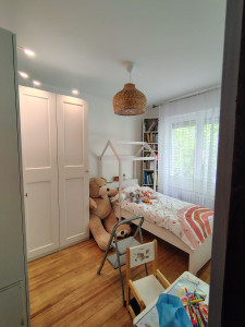 Photo de galerie - Lit, dressing et luminaires 