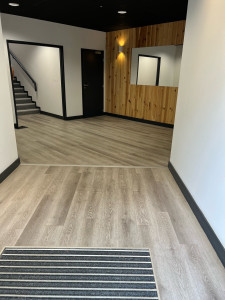 Photo de galerie - Rénovation complète hall d’accueil sol mur et plafond 