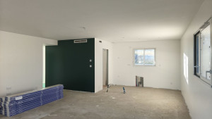 Photo de galerie - Ponçage et peinture d'une maison neuve.