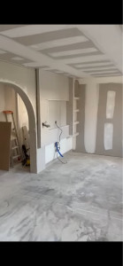 Photo de galerie - Meuble télé en placo dressing étagères 