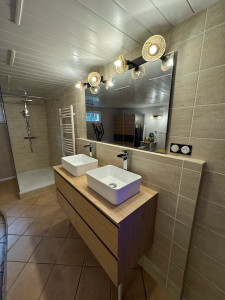 Photo de galerie - Aménagement d’une salle de bain complète. 