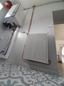 Photo de galerie - Pose et raccordement d un radiateur (grace a la brasure de tuyau cuivre).