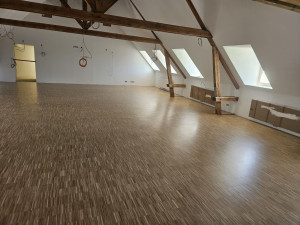 Photo de galerie - Parquet Chêne lamellé sur chant, avec ponçage et vitrification 
