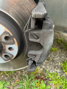 Photo de galerie - Remplacement disque plaquettes 
