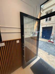 Photo de galerie - Remplacement d’un double vitrage après cambriolage 