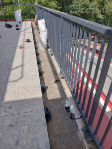 Photo de galerie - Terrasse accessible en dalles céramique gris 