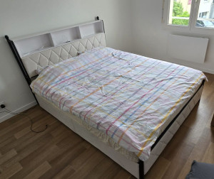 Photo de galerie - Lit avec tiroir monté par mon conjoint.