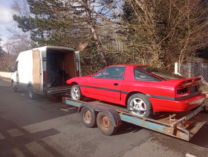 Photo de galerie - Remorquage caisse de Toyota Supra et divers pièces et moteur dans le camion 
