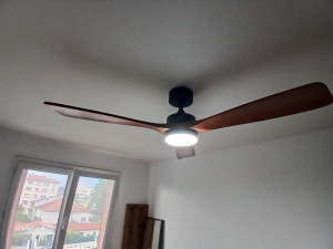 Photo de galerie - Installation de ventilateur avec lumière en plafond, chez une cliente Allovoisin. villeurbanne 