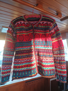 Photo de galerie - Veste tricotée en jacquard