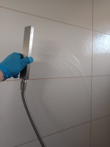 Photo de galerie - Nettoyage d'un carrelage autour d'une douche