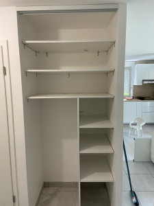 Photo de galerie - Création des étagères dans un placard vide 