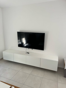 Photo de galerie - Installation de meuble TV suspendu et support TV 