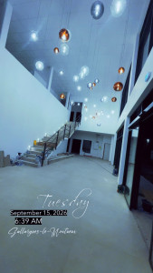 Photo de galerie - Luminaire suspendu + spot escalier