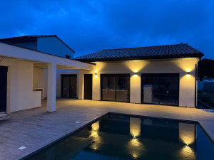 Photo de galerie - Pose éclairage applique exterieur