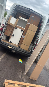 Photo de galerie - Nous maîtrisons le rangement de chaque objet afin d’optimiser l’espace de nos camions, tout en respectant les limites de poids autorisées. Nous assurons également l’installation de vos biens avec soin, efficacité et professionnalisme.